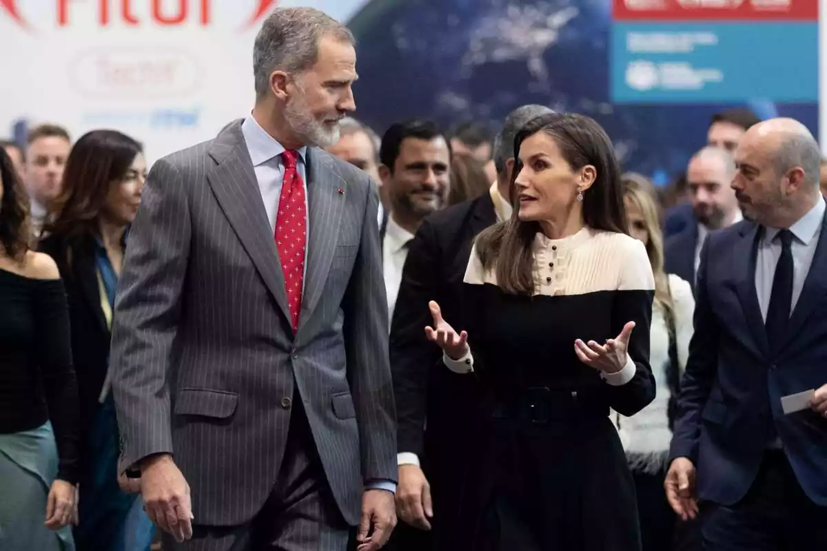 The Kings, Felipe VI and Letizia upon their arrival at the 44th edition of the International Tourism Fair, Fitur 2024, at IFEMA Madrid, on January 24, 2024, in Madrid; In the image, accomplices appear talking to each other The Kings, Felipe VI and Letizia upon their arrival at the 44th edition of the International Tourism Fair, Fitur 2024, at IFEMA Madrid, on January 24, 2024, in Madrid; In the image, accomplices appear talking to each other