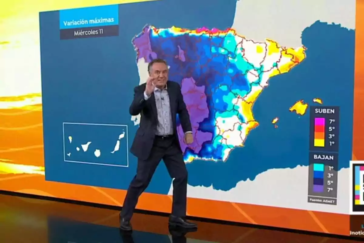 Roberto Brasero assenyalant un mapa d’Espanya amb variacions de temperatura representades en diferents colors. Roberto Brasero assenyalant un mapa d’Espanya amb variacions de temperatura representades en diferents colors.