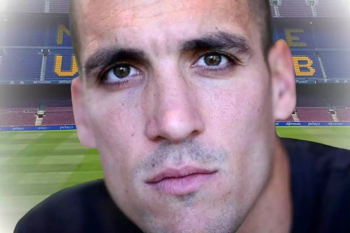 Oriol Romeu en primer pla davant una imatge del Camp Nou