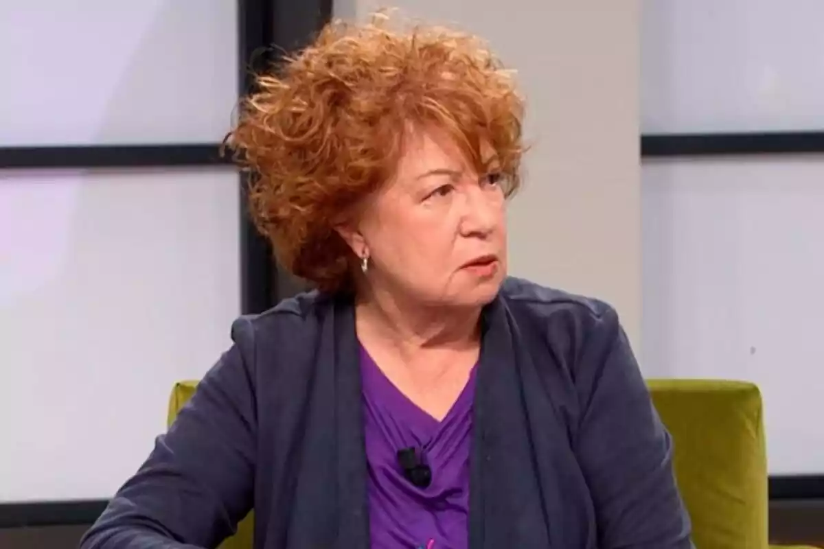 Rosa Villacantin sola