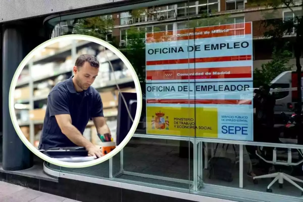 Un home treballant en un magatzem i una oficina de feina de la Comunitat de Madrid amb cartells del Ministeri de Treball i Economia Social i del SEPE.