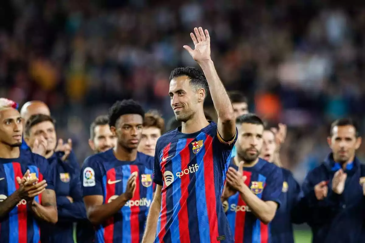 Sergio Busquets acomiadant-se del Camp Nou