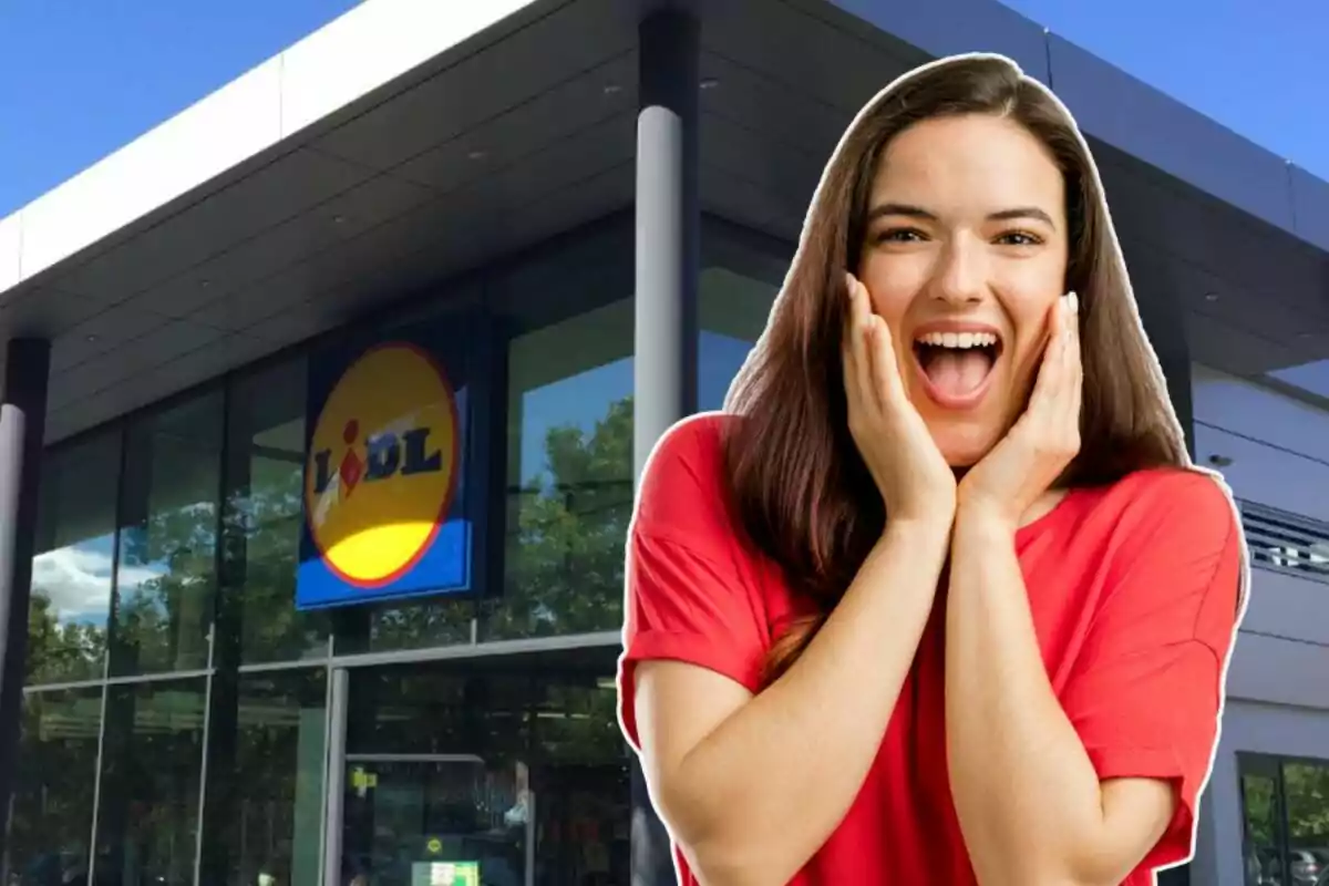 Dona emocionada davant d'una botiga Lidl.