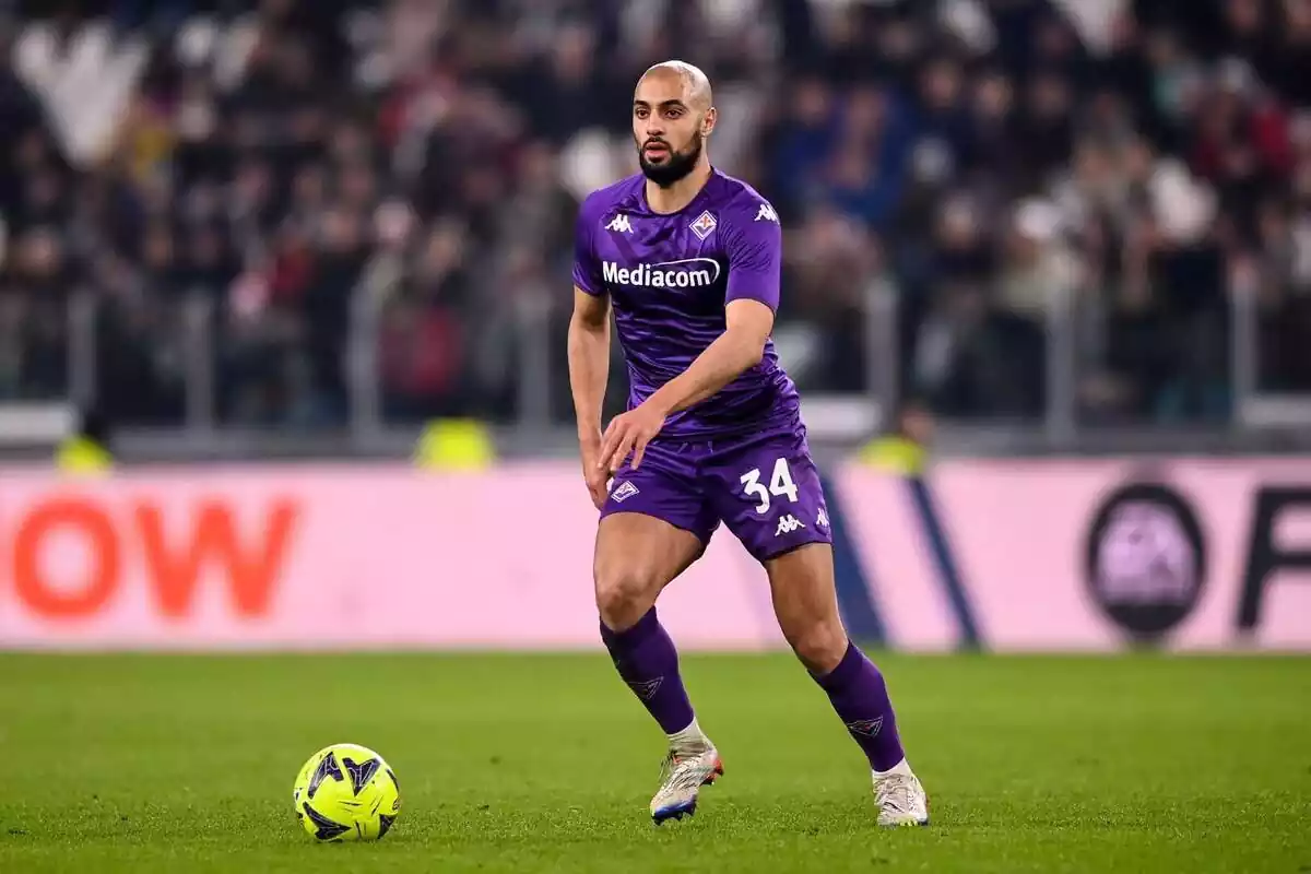 Sofyan Amrabat a un partit amb la Fiorentina