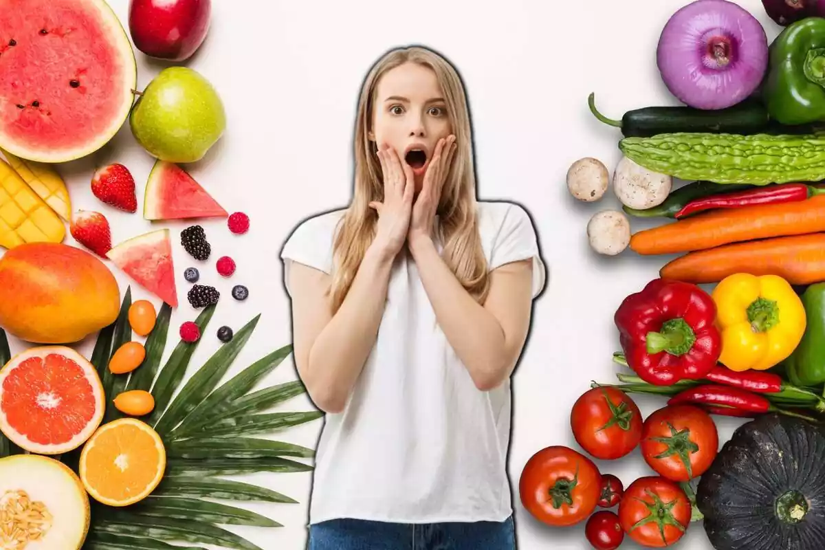 Noia sorpresa amb fruites i verdures als costats