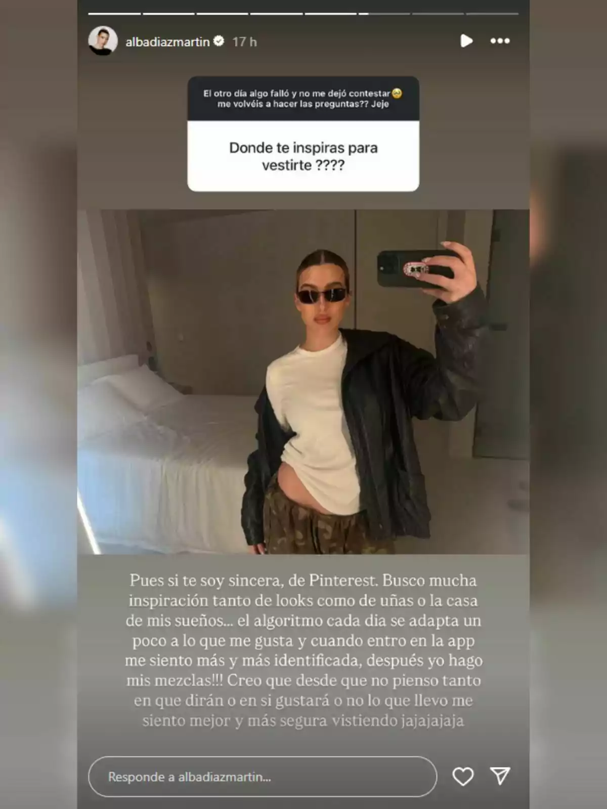 Alba Díaz s'està fent una selfie en un mirall, portant ulleres de sol, una jaqueta negra, una samarreta blanca i pantalons marrons. A la imatge s'inclou una pregunta sobre la inspiració per vestir-se, a la qual respon que utilitza Pinterest per buscar inspiració en looks, ungles i decoració, mencionant que l'algoritme s'adapta als seus gustos i que se sent més segura al vestir-se sense preocupar-se per l'opinió dels altres. Alba Díaz s'està fent una selfie en un mirall, portant ulleres de sol, una jaqueta negra, una samarreta blanca i pantalons marrons. A la imatge s'inclou una pregunta sobre la inspiració per vestir-se, a la qual respon que utilitza Pinterest per buscar inspiració en looks, ungles i decoració, mencionant que l'algoritme s'adapta als seus gustos i que se sent més segura al vestir-se sense preocupar-se per l'opinió dels altres.