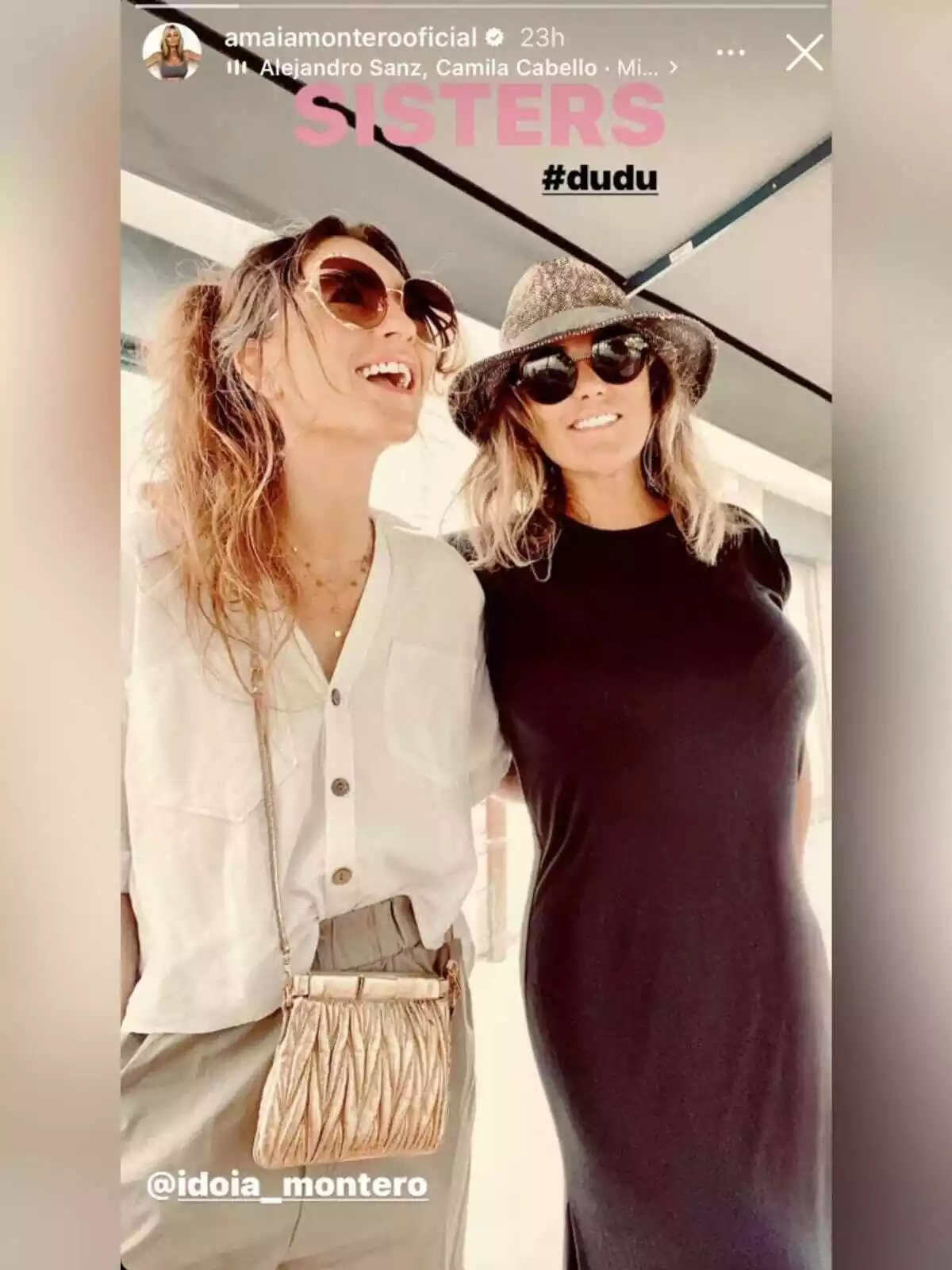 Storie d'Amaia Montero amb la seva germana Idoia Montero, totes dues felices i abraçant-se