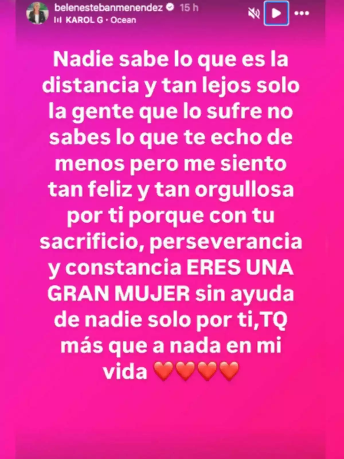 Imatge d’una història d’Instagram amb fons rosa i un missatge en lletres blanques expressant orgull i amor cap a una dona pel seu sacrifici, perseverança i constància, acompanyat de diversos cors vermells al final del text Imatge d’una història d’Instagram amb fons rosa i un missatge en lletres blanques expressant orgull i amor cap a una dona pel seu sacrifici, perseverança i constància, acompanyat de diversos cors vermells al final del text