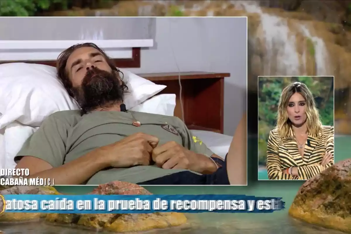 Álex Adrover estirat en un llit d’hospital i Sandra Barneda parlant en un requadre al costat, tots dos en un programa de televisió. Captura de ‘Supervivientes’. Álex Adrover estirat en un llit d’hospital i Sandra Barneda parlant en un requadre al costat, tots dos en un programa de televisió. Captura de ‘Supervivientes’.