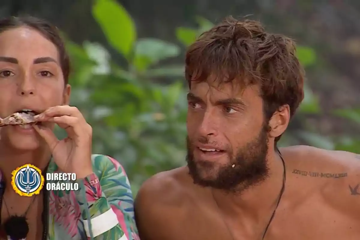 Anita i Montoya en un entorn natural, una d'elles està menjant mentre l'altra sembla estar parlant. Captura de 'Supervivientes'. Anita i Montoya en un entorn natural, una d'elles està menjant mentre l'altra sembla estar parlant. Captura de 'Supervivientes'.
