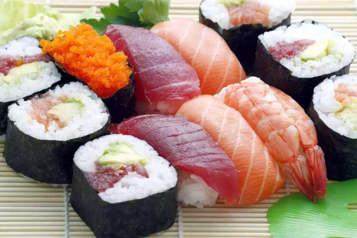 DIferents peces de sushi