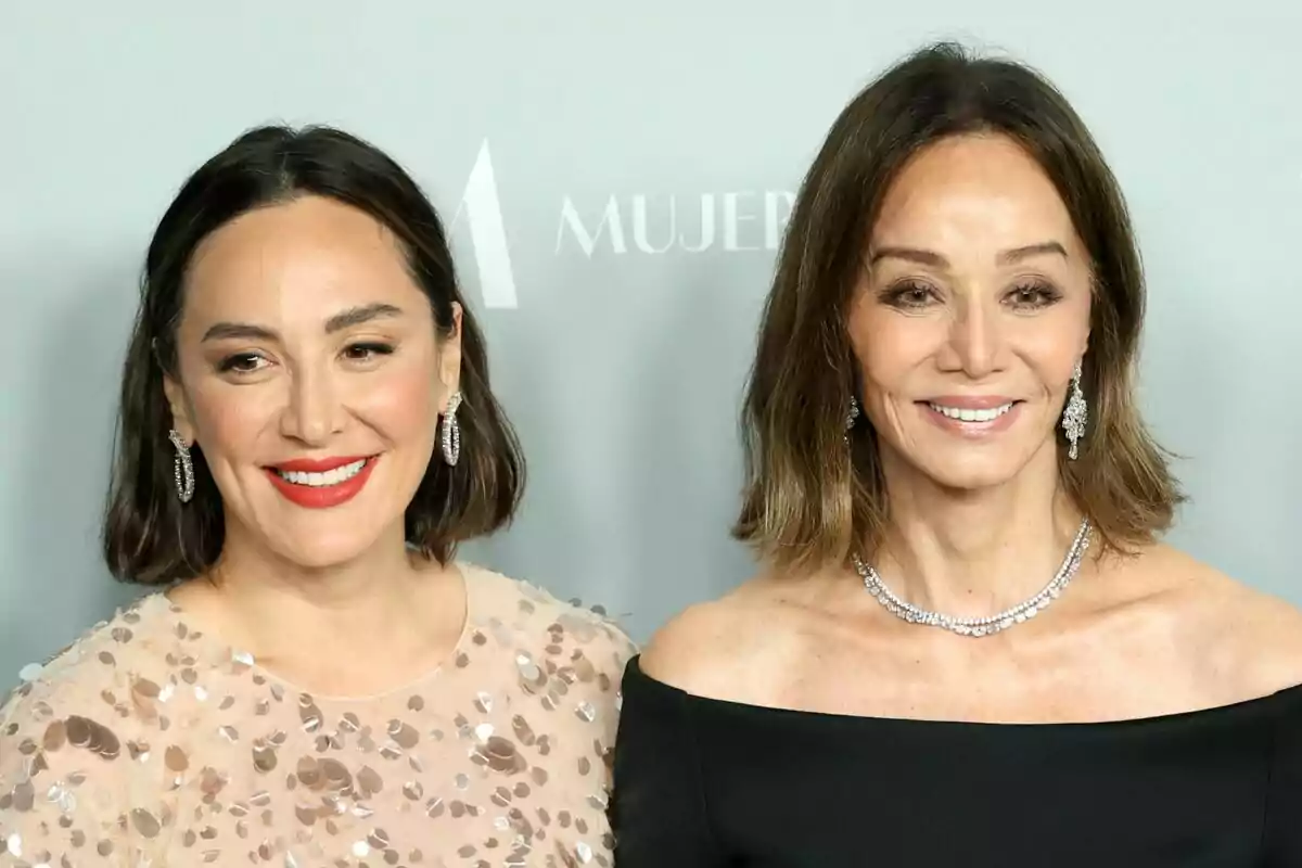 Tamara Falcó i Isabel Preysler assisteixen al lliurament dels Premis Mujerhoy 2024, el 29 d'octubre del 2024, a Madrid. Tamara Falcó i Isabel Preysler assisteixen al lliurament dels Premis Mujerhoy 2024, el 29 d'octubre del 2024, a Madrid.
