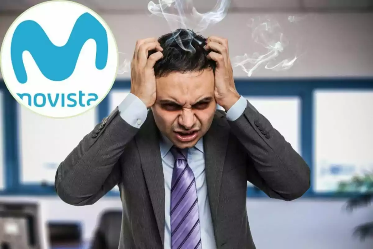 Home de vestit amb expressió de frustració i fum sortint del cap, al costat del logo de Movistar.