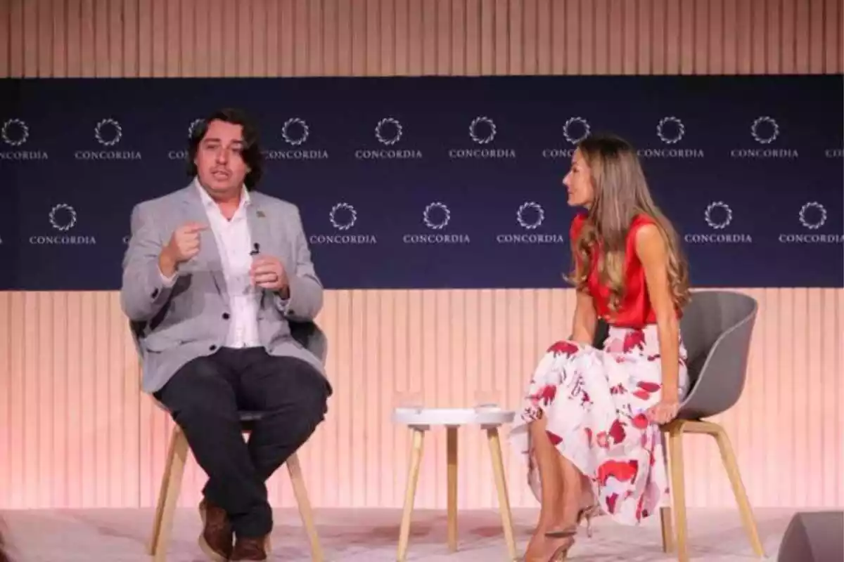 Telma Ortiz, a la cimera de la concòrdia de l'ONU en què vesteix una brusa vermella de Letizia