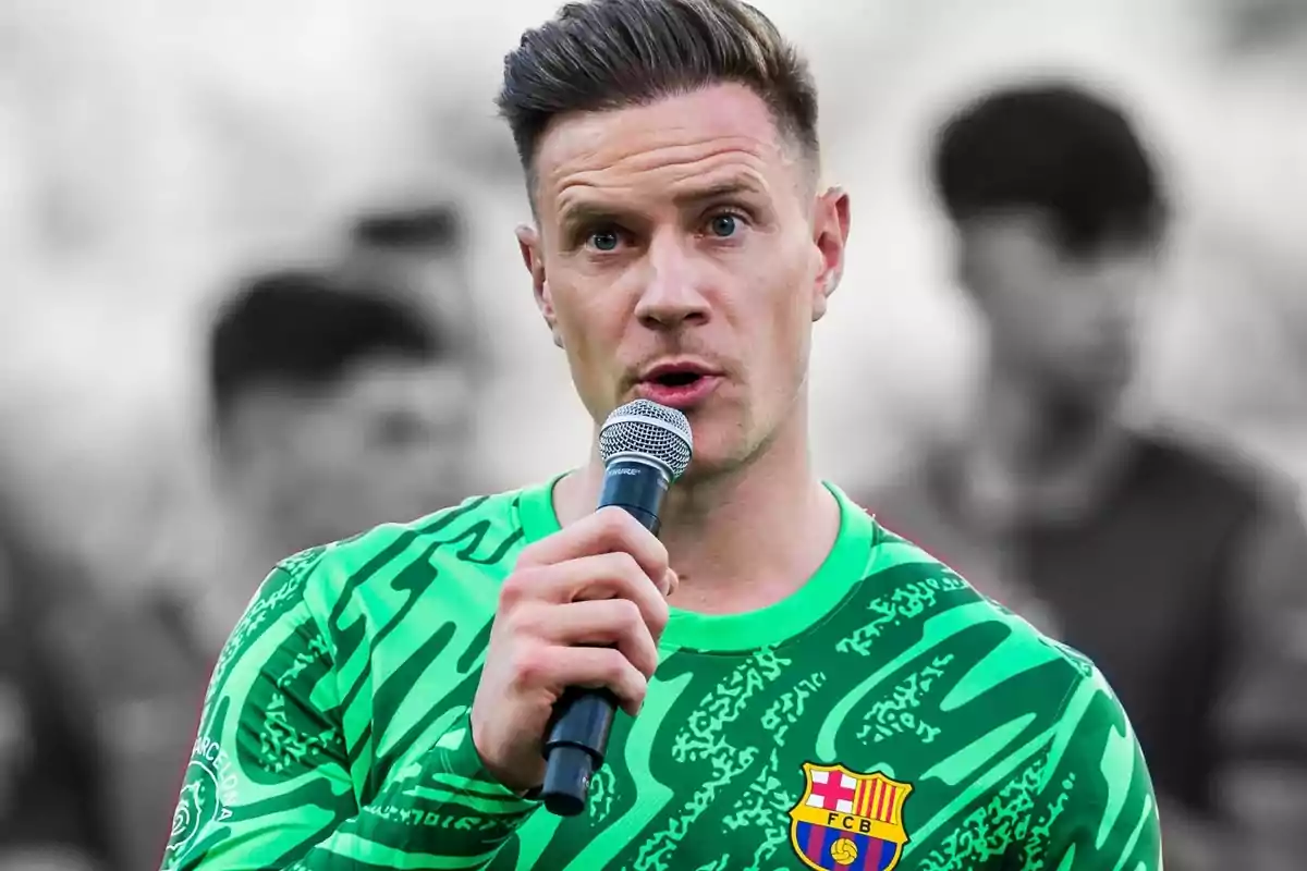 A man in a green FC Barcelona jersey speaking into a microphone. A man in a green FC Barcelona jersey speaking into a microphone.