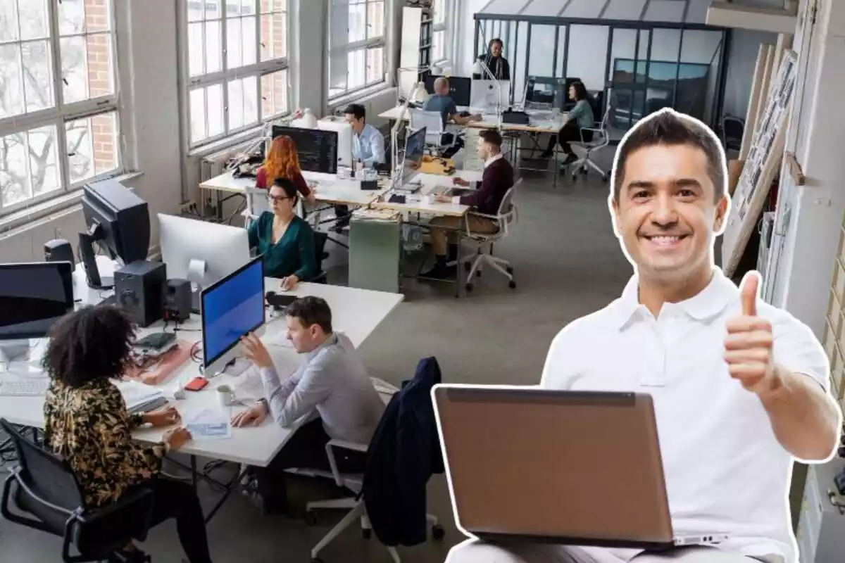 Imatge de fons d´una oficina amb diversos treballadors i una altra imatge d´un home en primer pla amb un portàtil i amb gest d´aprovació