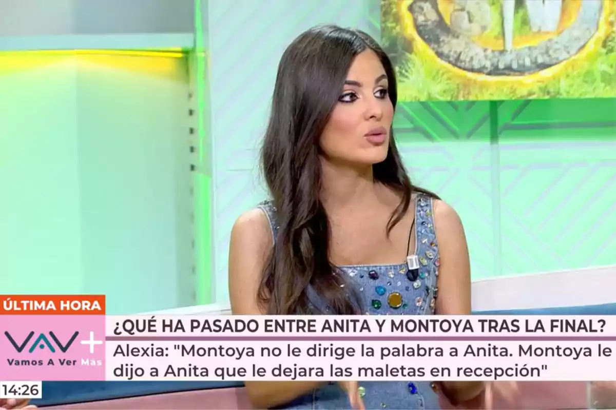 Alexia Rivas participa en un programa de televisió amb gràfics en pantalla que mostren informació sobre una discussió entre l’Anita i en Montoya. Captura de ‘Vamos a Ver’ Alexia Rivas participa en un programa de televisió amb gràfics en pantalla que mostren informació sobre una discussió entre l’Anita i en Montoya. Captura de ‘Vamos a Ver’