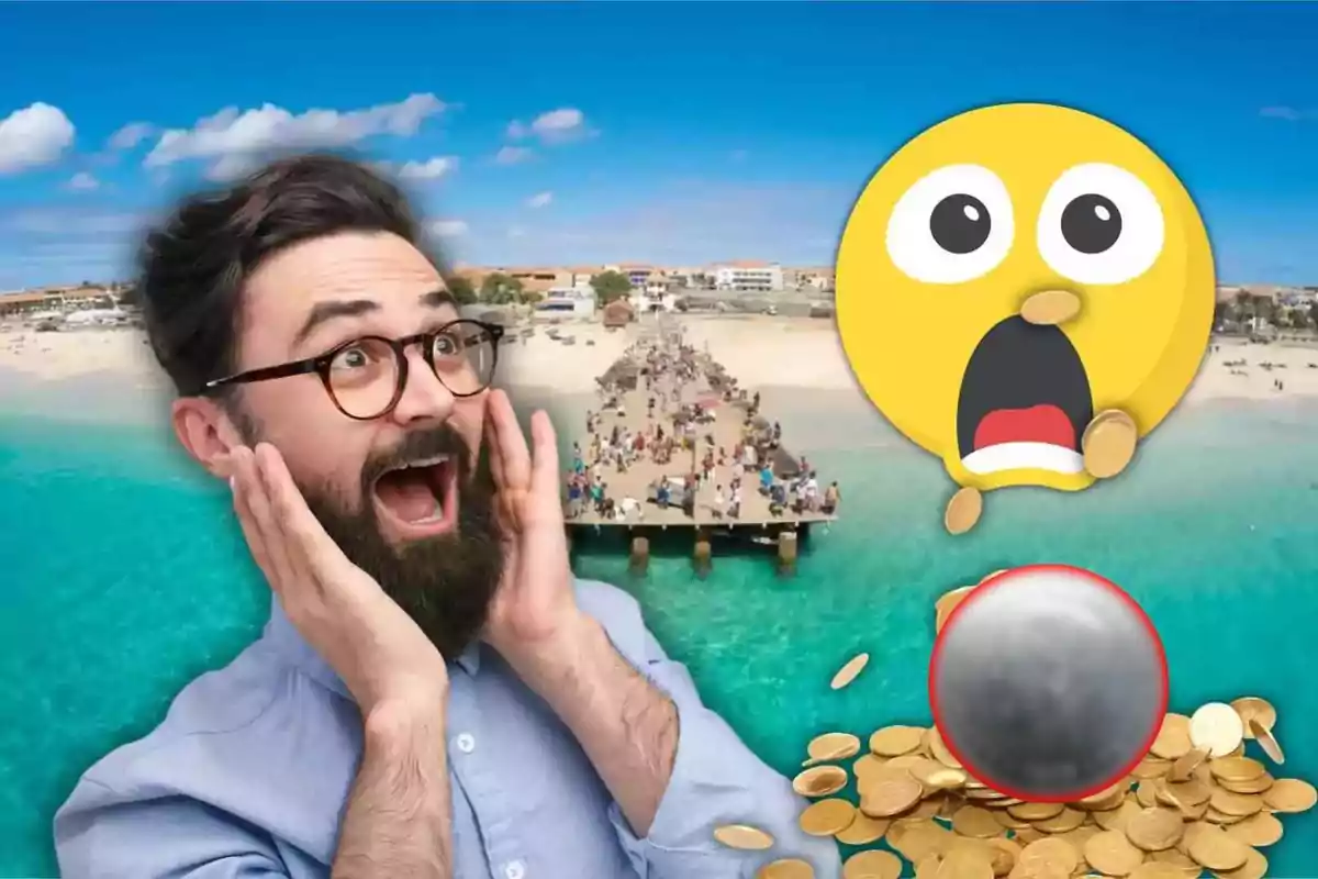 Un home amb expressió de sorpresa amb un emoji espantat sobre un moll ple de gent en una platja amb monedes i una bola metàl·lica.