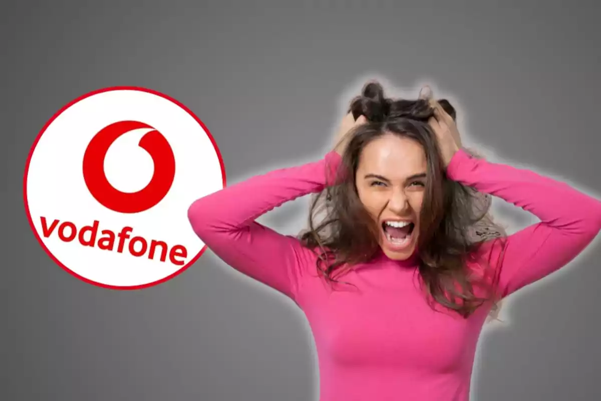 Dona amb expressió de frustració estirant-se els cabells al costat del logo de Vodafone.
