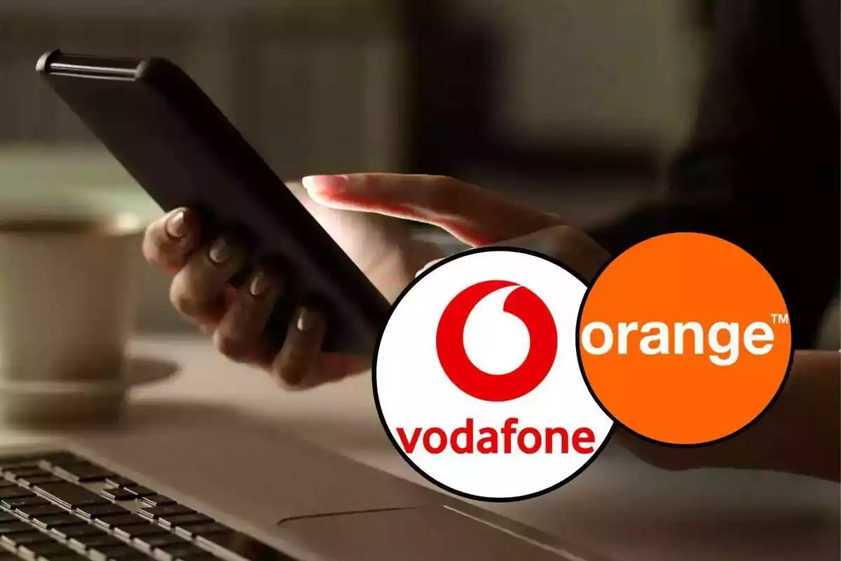 Muntatge amb els logos de Vodafone i Orange i de fons una persona usant un mòbil