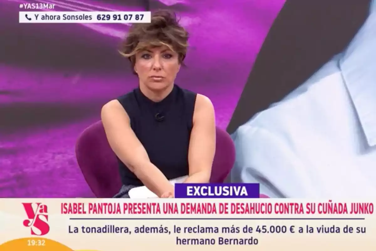 Sonsoles Ónega està asseguda en un estudi amb un fons porpra, mentre a la pantalla es mostra un titular sobre una demanda de desnonament. Captura de 'Y ahora Sonsoles'. Sonsoles Ónega està asseguda en un estudi amb un fons porpra, mentre a la pantalla es mostra un titular sobre una demanda de desnonament. Captura de 'Y ahora Sonsoles'.