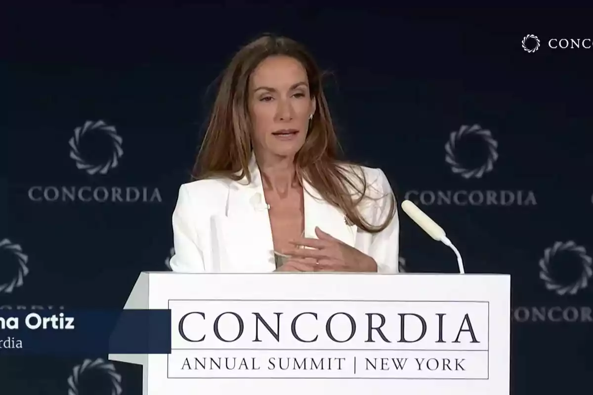 Telma Ortiz parlant en un podi durant el Concòrdia Annual Summit a Nova York.