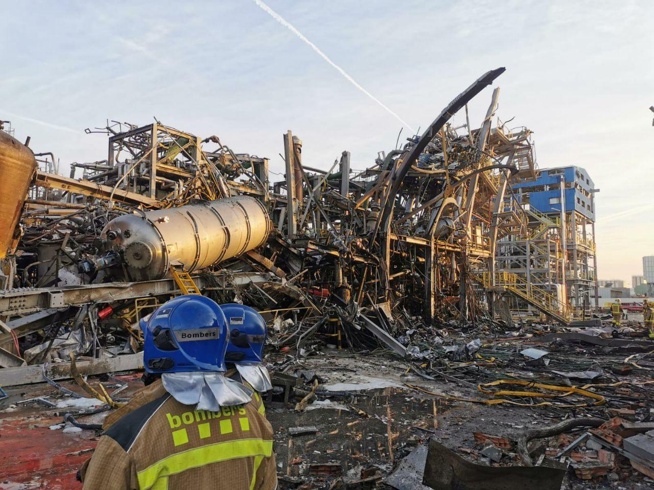 Planta destrossada després de l'explosió química a l'empresa IQOXE de Tarragona el dia 14 de gener de 2020