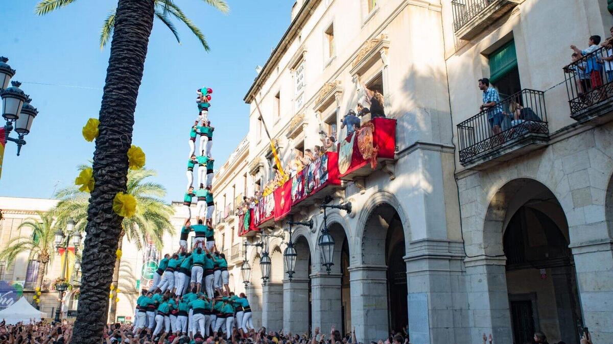 3de10 amb folre i manilles carregat dels Castellers de Vilafranca a la festa major de Vilanova