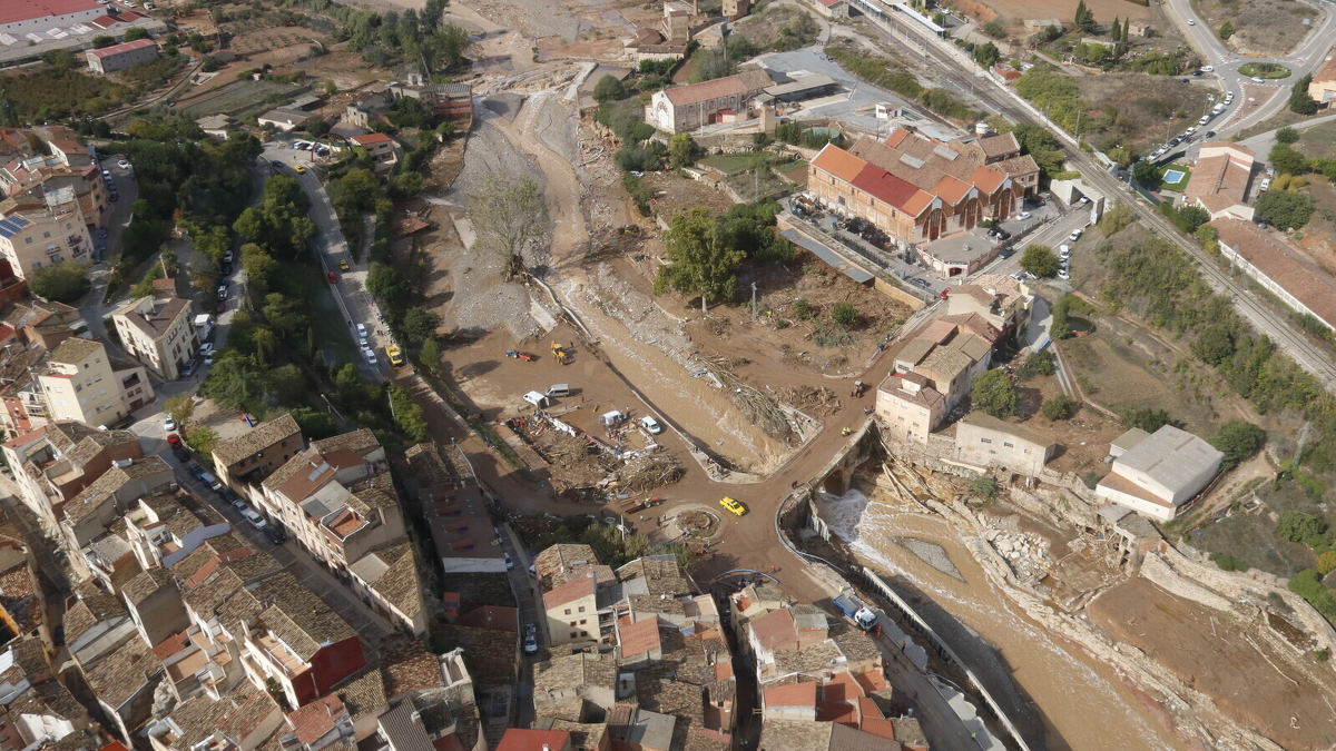 Imatge aèria de l'Espluga de Francolí, amb la destrucció ocasionada per la riuada del Francolí