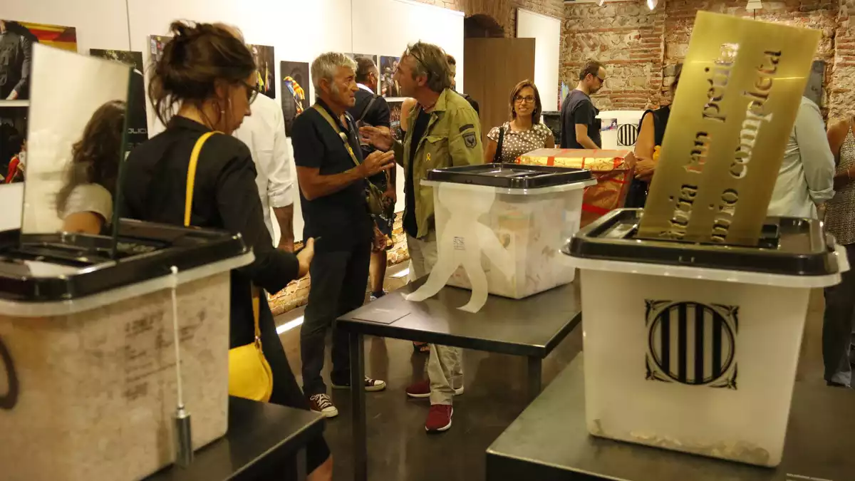La Junta Electoral fa tancar la mostra ’55 urnes per la llibertat’ que s’exhibia a la seu de Cultura a Tortosa