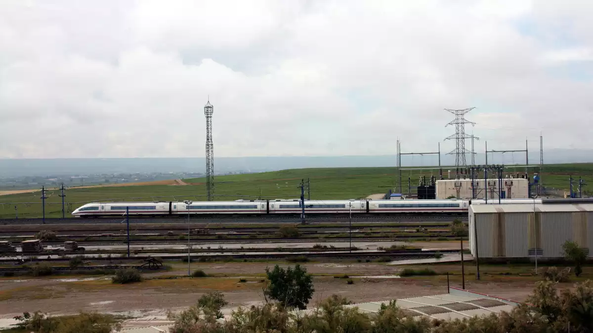 Adif anunciarà «en les pròximes setmanes» les empreses que operaran el servei de trens d'alta velocitat