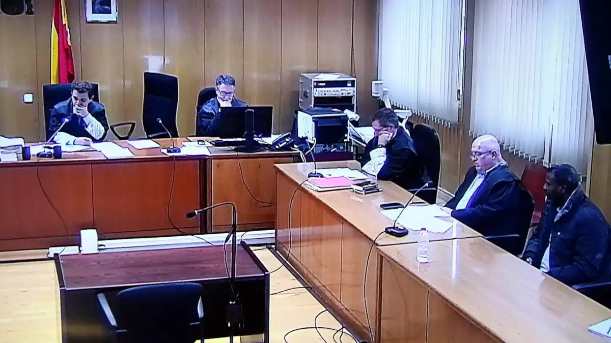 Captura de pantalla del senyal institucional de la lectura del veredicte del jurat popular a l'Audiència de Tarragona