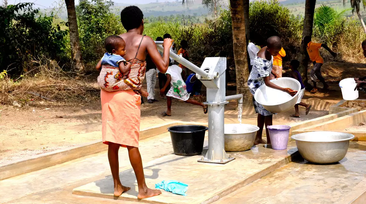 El agua potable es un bien escaso en muchos puntos de África