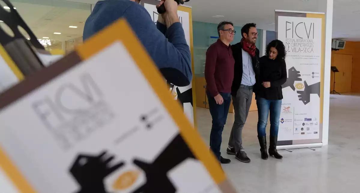 El director del FICVI, Josep G. Varo, l'alcalde de Vila-seca, Pere Segura, i la regidora Cristina Cid, durant la presentació de l'edició 2019.