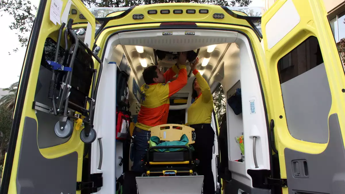 Interior d'una ambulància del SEM a Tarragona