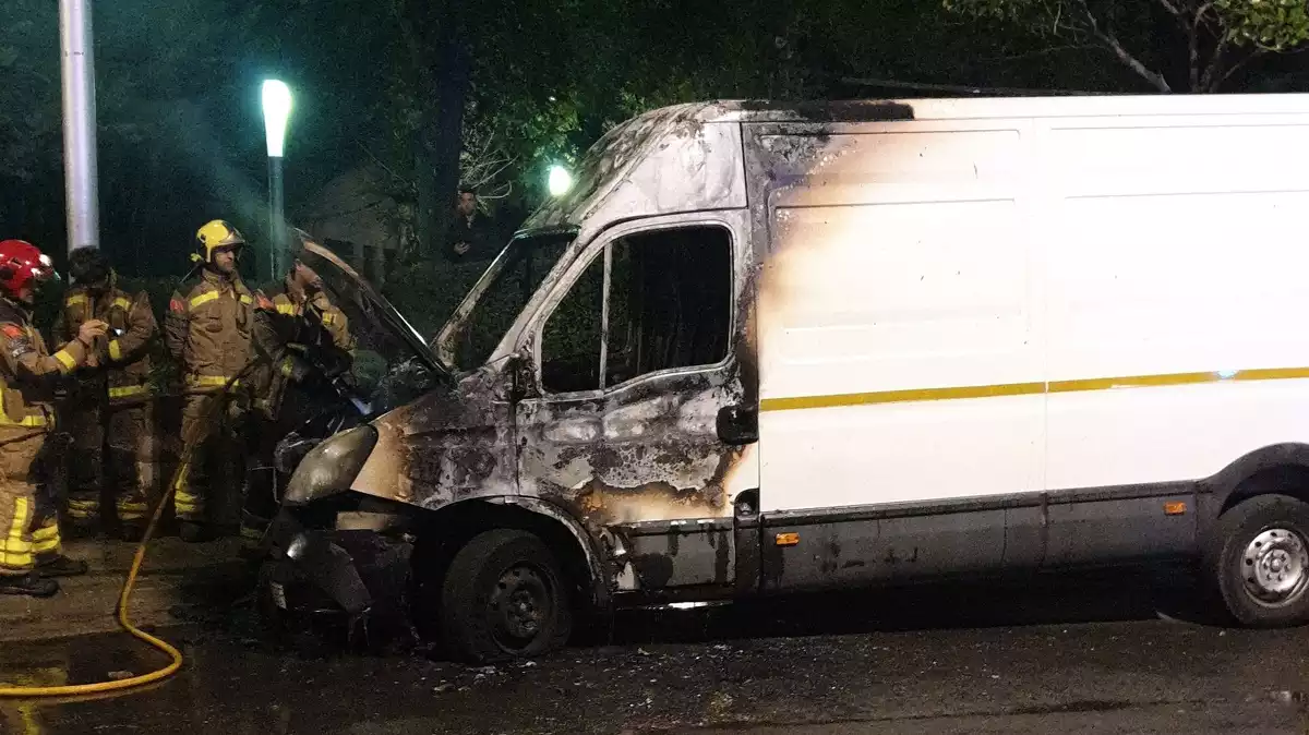 La furgoneta cremada al barri de Campclar