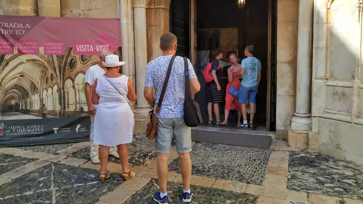 Els carteristes han començat a robar a l'interior de la Catedral de Tarragona, on aprofiten les distraccions dels turistes.