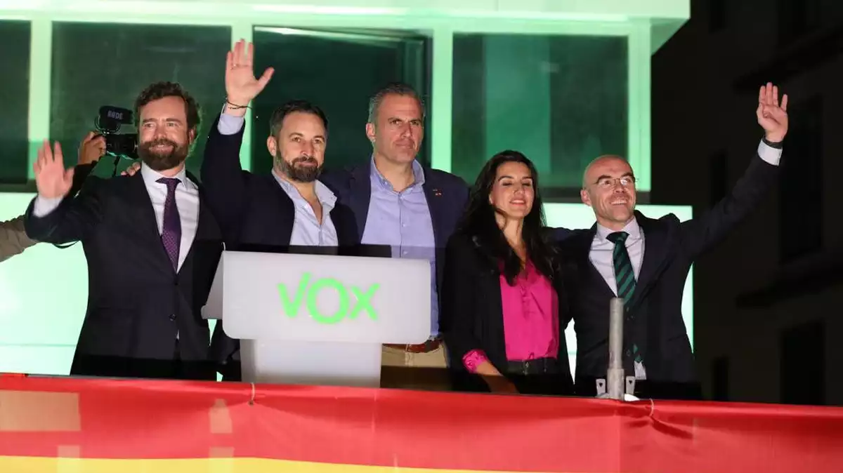 Imatge dels líders de VOX a la seu del partit durant la nit electorals del 10-N.