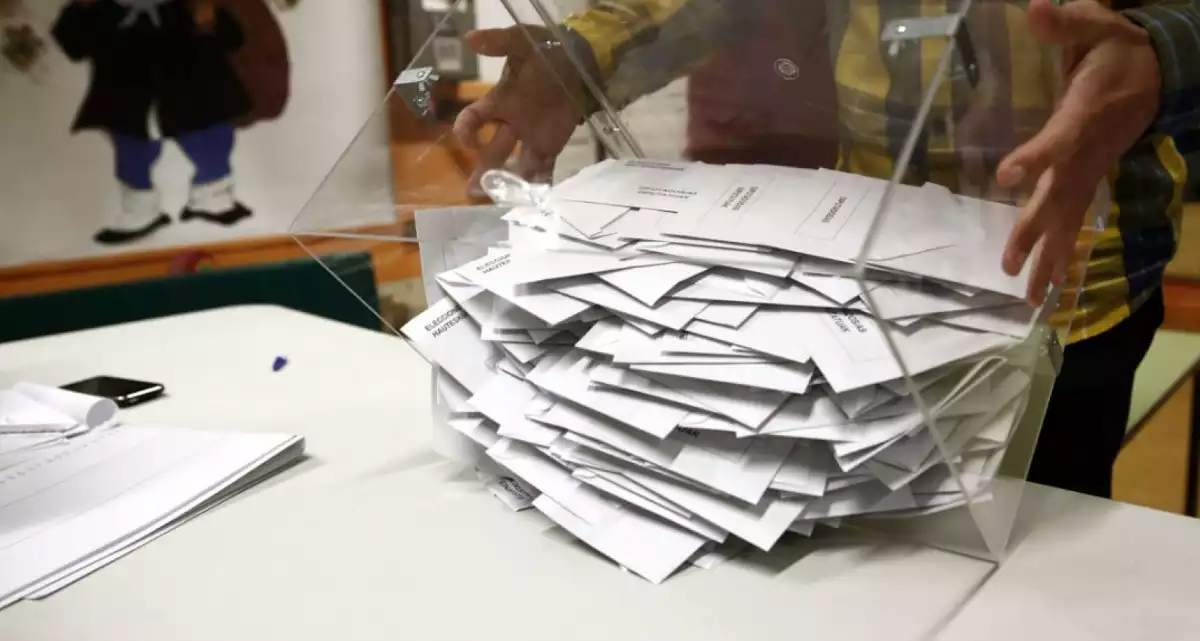 Imatge arxiu urna vots