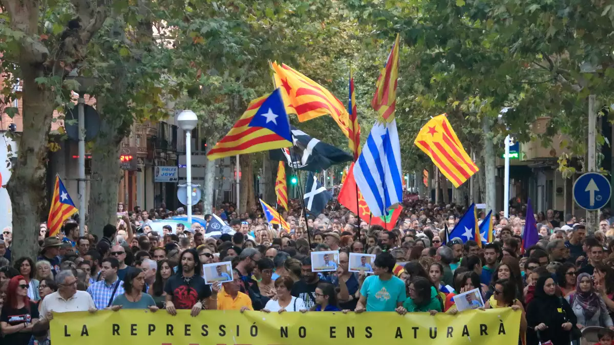 Imatge de la manifestació que ha acollit 12.000 persones a Sabadell