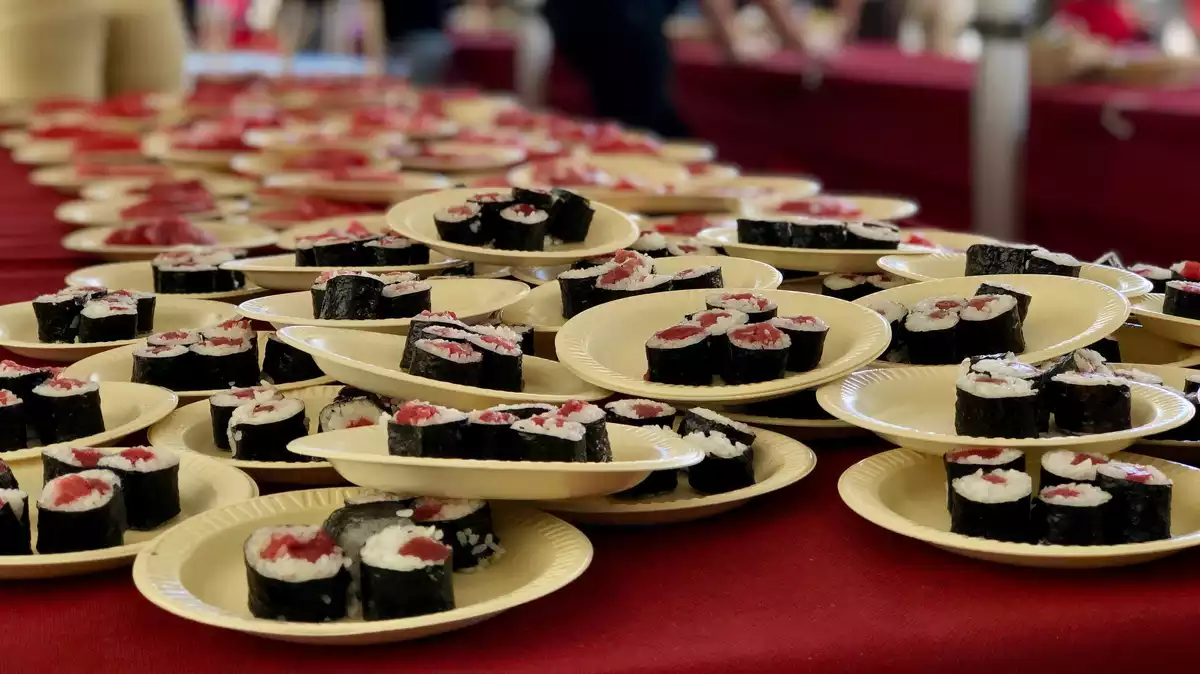 Imatge de les racions elaborades amb tonyina roja en la vuitena edició de les jornades gastronòmiques celebrades a l'Ametlla de Mar