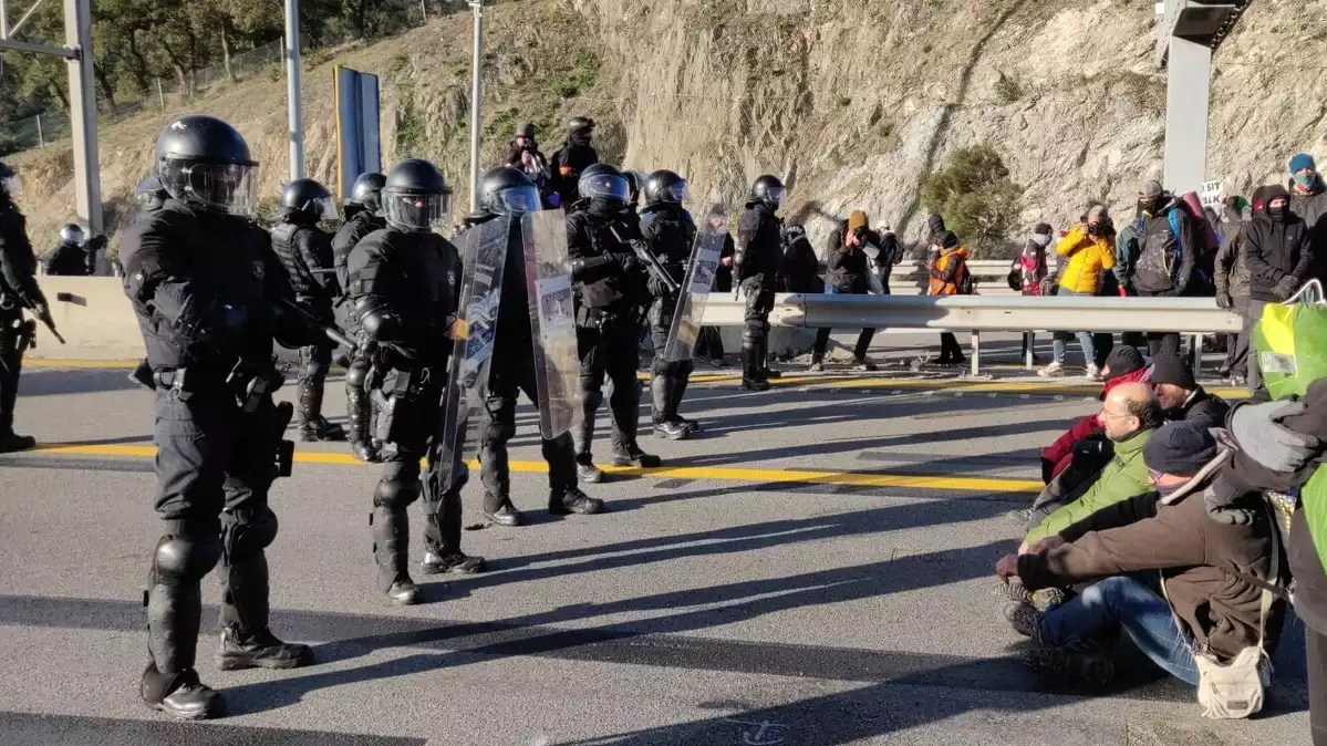 La policia francesa al tall de la Jonquera