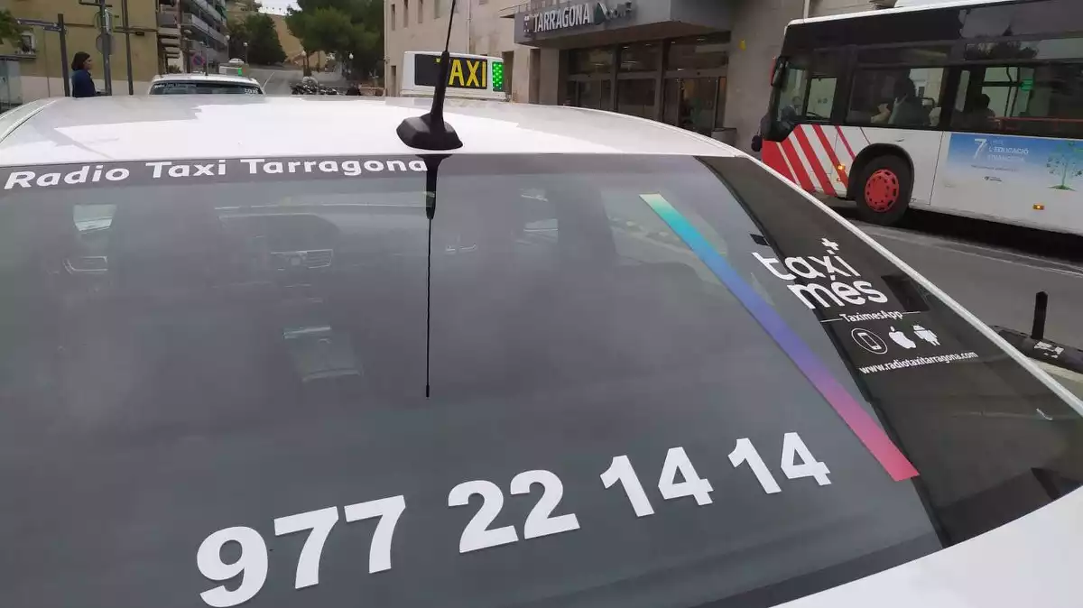 L'agrupació Ràdio Taxi Tarragona ha implementat, des d'aquest estiu, una aplicació per demanar servei de taxi.