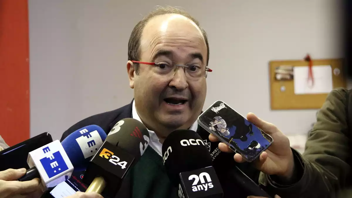 Miquel Iceta, el primer secretari del PSC a Catalunya, atenent els mitjans