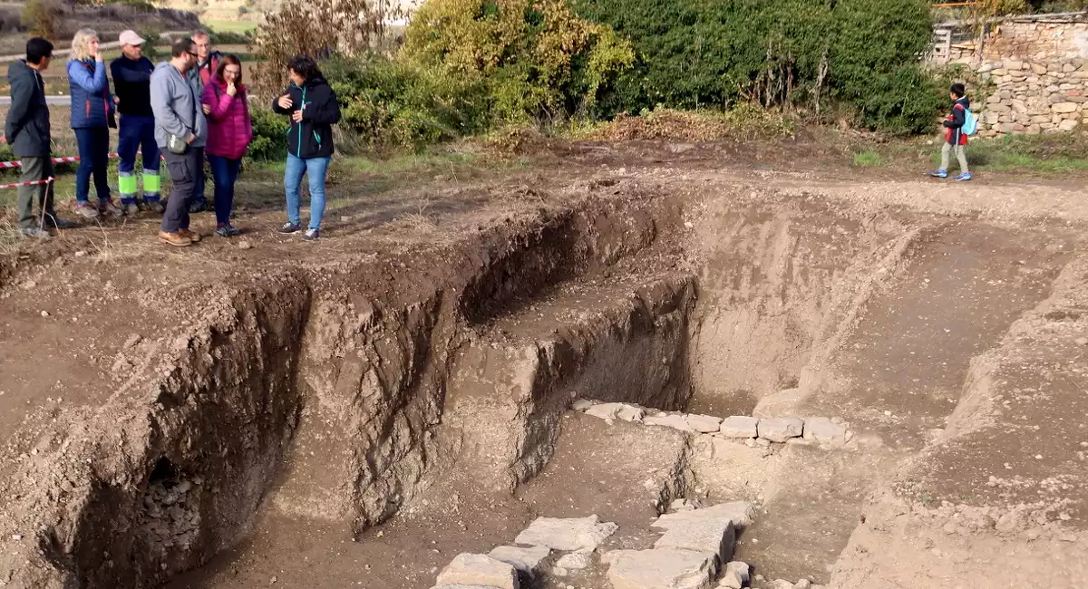 Pla general del jaciment arqueològic que ha deixat al descobert part de la muralla romana d'Isona