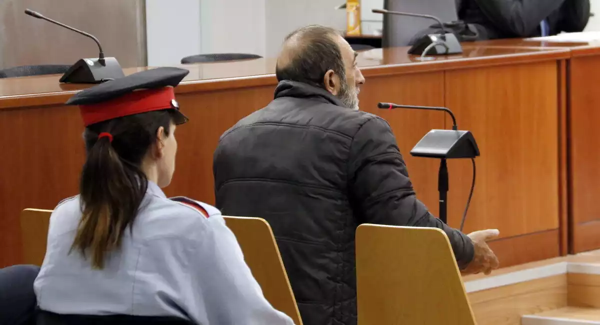 Pla mig de l'acusat de robatori amb força, durant el judici a l'Audiència de Lleida