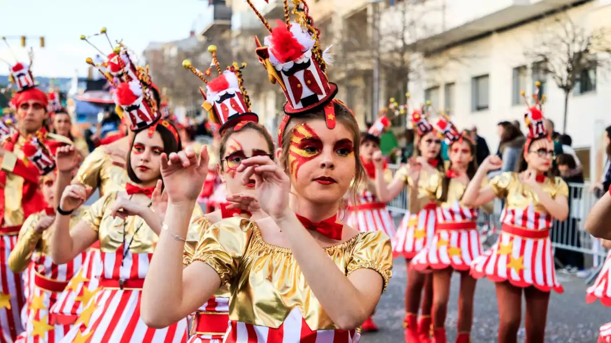 El Carnaval de Calafell ha celebrat el diumenge la tercera de les seves rues, la del Poble, que ha servit per tancar els actes.