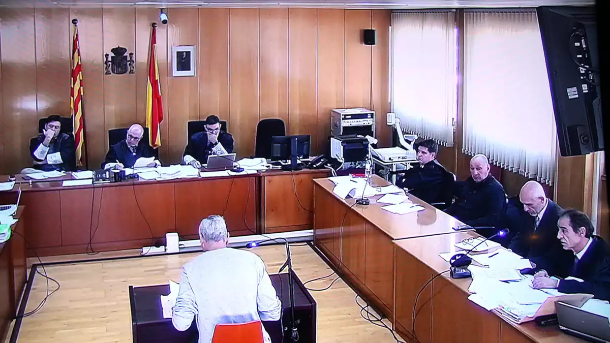 Captura de pantalla de la declaració d'un sotsinspector de la Divisió d'Afers Interns durant el judici a dos mossos d'esquadra a l'Audiència de Tarragona.