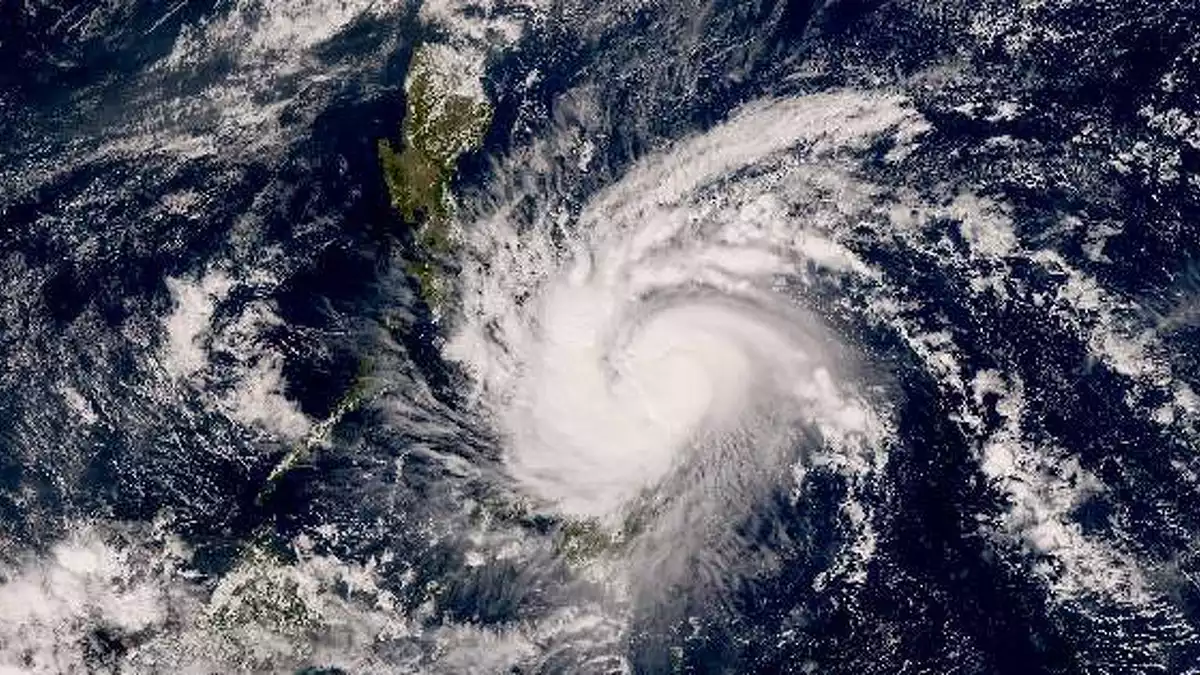 Imatge satèl·lit del tifó 'Phanfone' a prop de les Filipines
