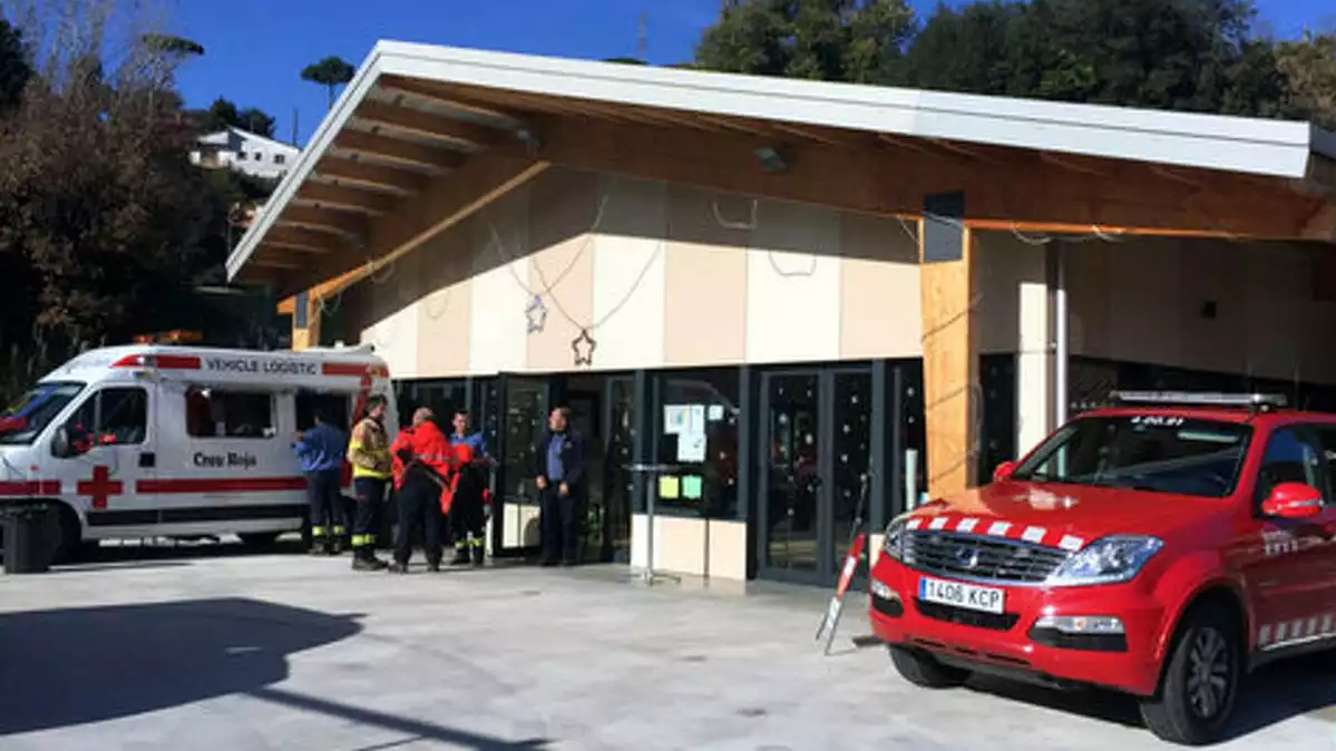 Efectius dels Bombers i de Creu Roja durant l'operatiu de cerca del desaparegut el 28 de desembre